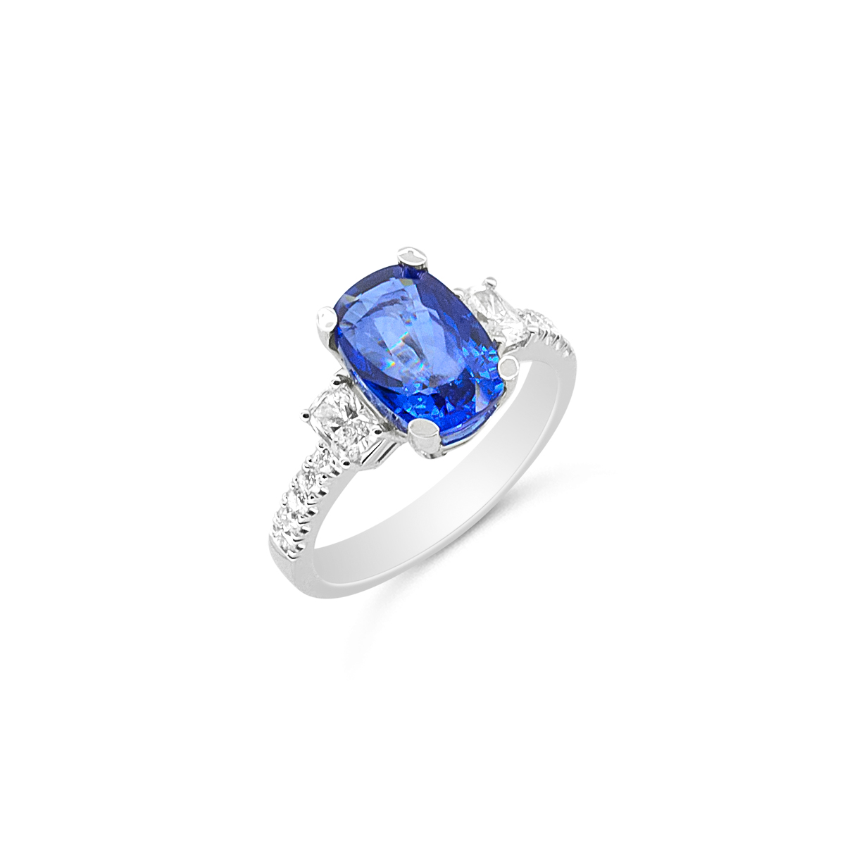 Δαχτυλίδι Κ18 με sapphire rectangular cushion και φυσικά διαμάντια